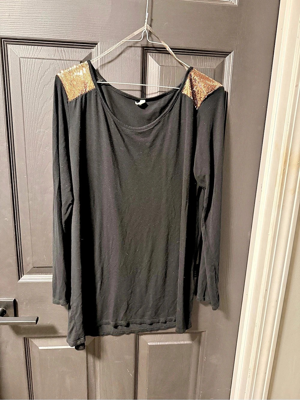 No Boundaries Long Sleeve Black & Gold Top Size XL